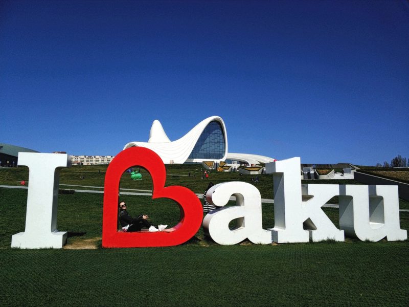 От памятников старины до современной архитектуры: Баку, столица Азербайджана – город ветров и гастрономического туризма!