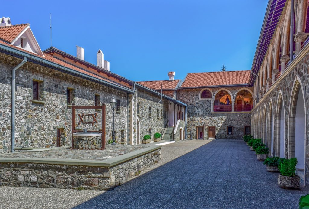 кипр монастырь
